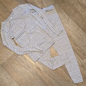 32° Heat 2 Piece Underlayer Set Snowflakes Gray Girls Size Large NWOT